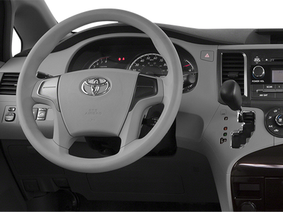 2014 Toyota Sienna XLE 8 Passenger
