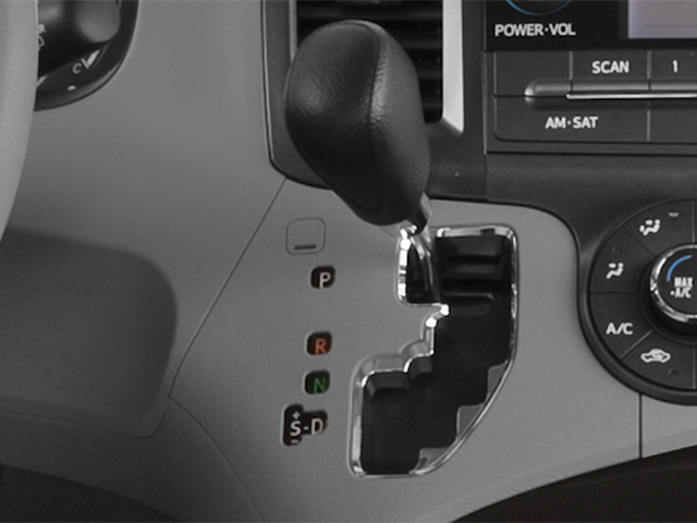2014 Toyota Sienna XLE 8 Passenger