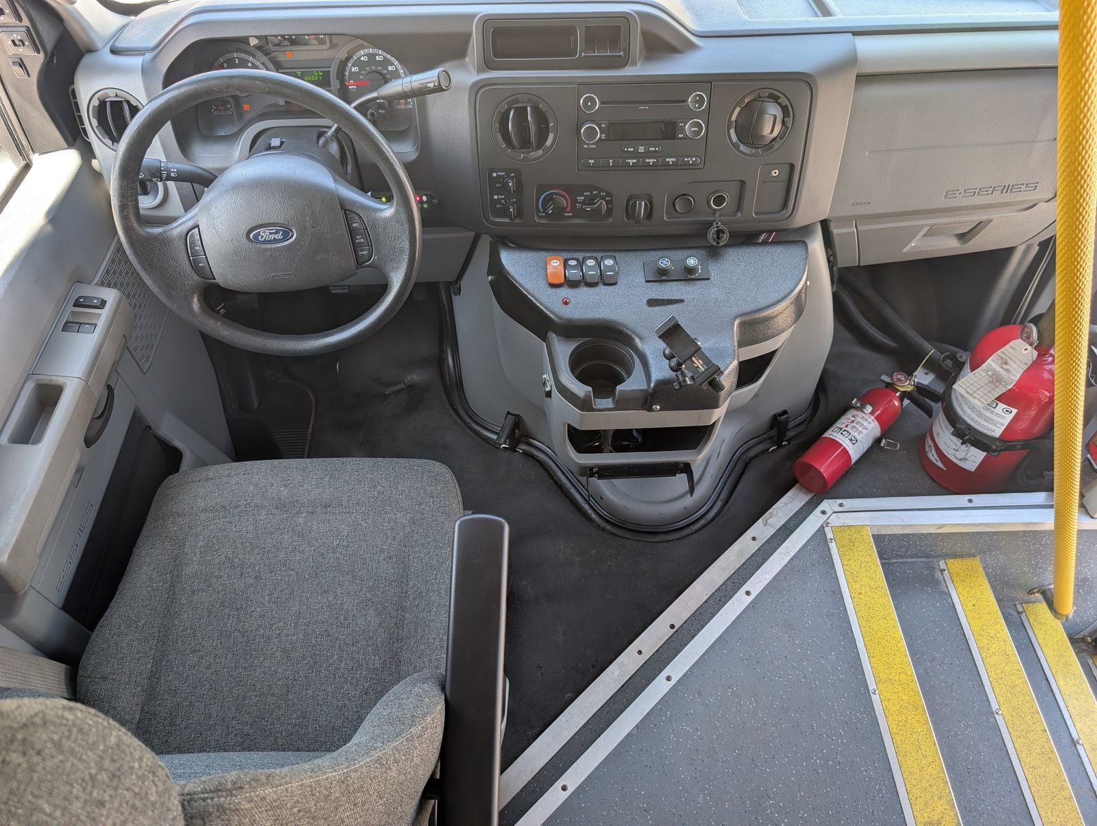 2016 Ford E-450SD Base