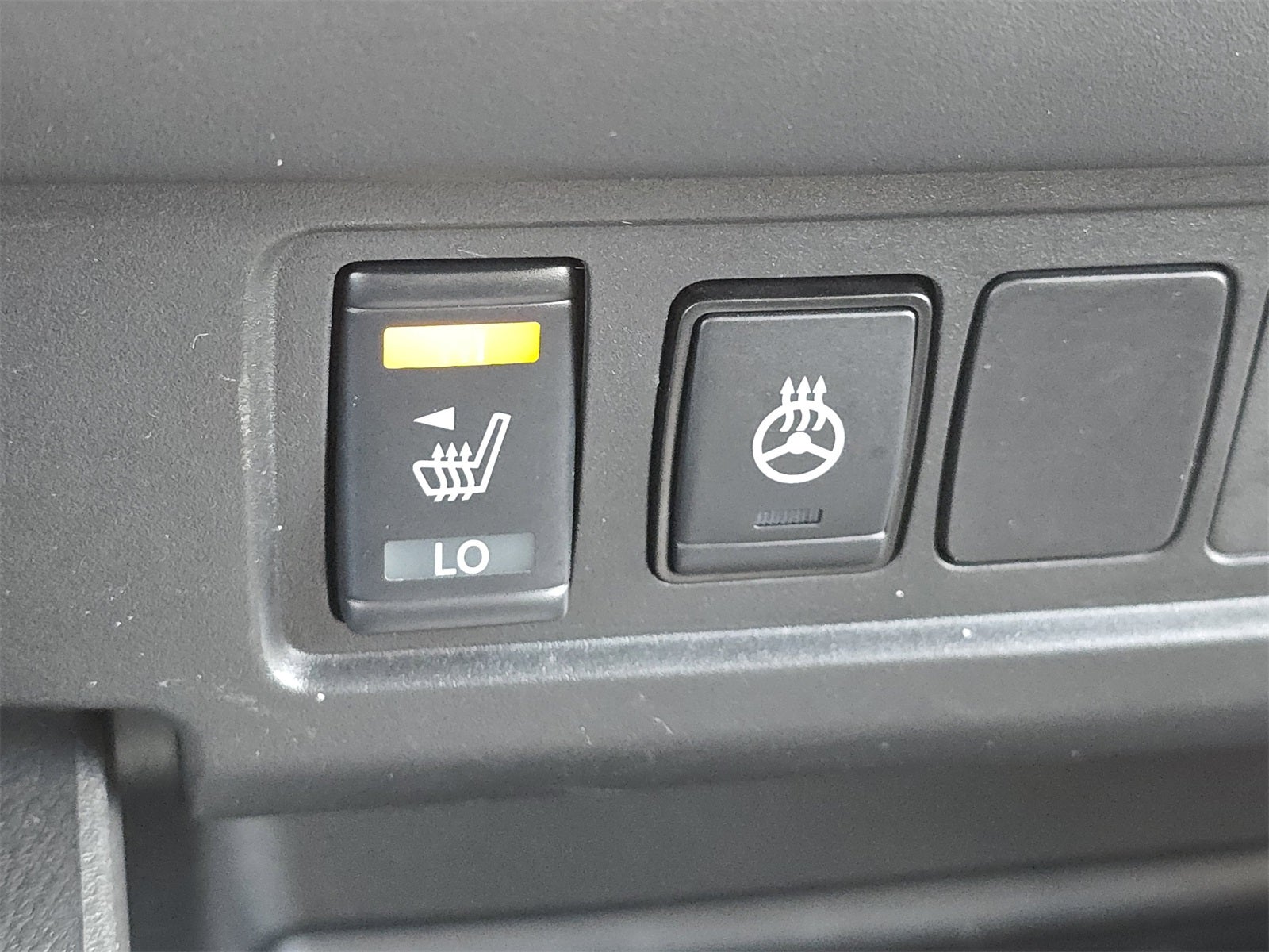 2024 Nissan Frontier SL