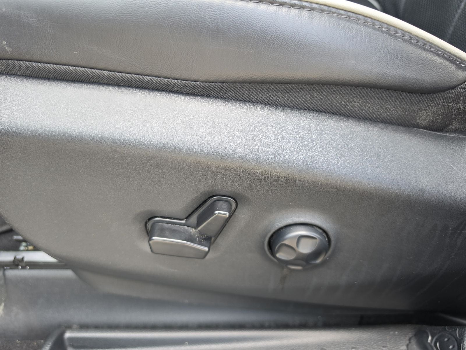 2024 Chrysler Pacifica Hybrid Select Premium S Appearance