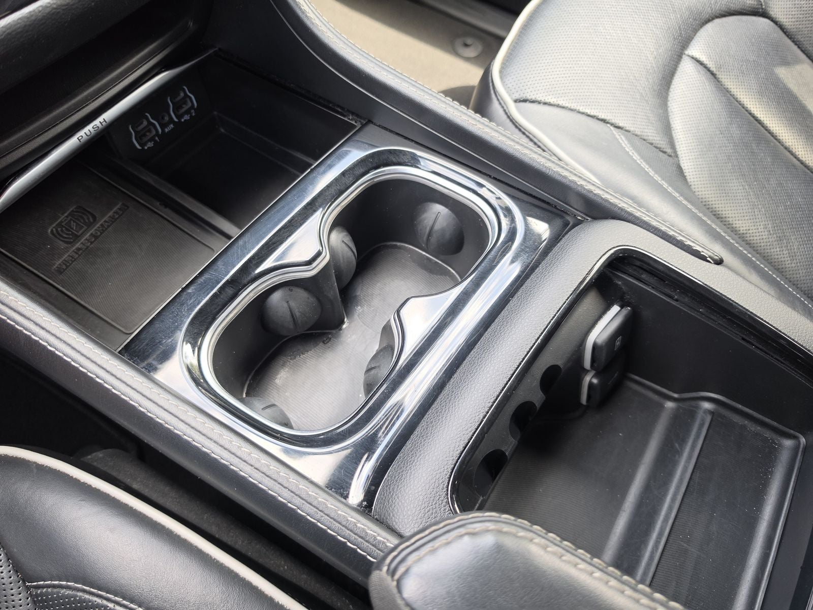 2024 Chrysler Pacifica Hybrid Select Premium S Appearance