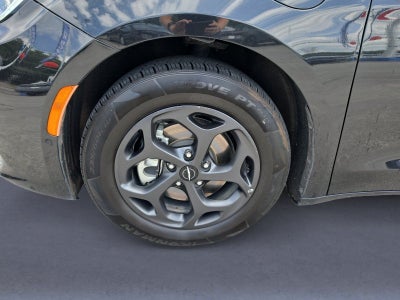 2024 Chrysler Pacifica Hybrid Select Premium S Appearance