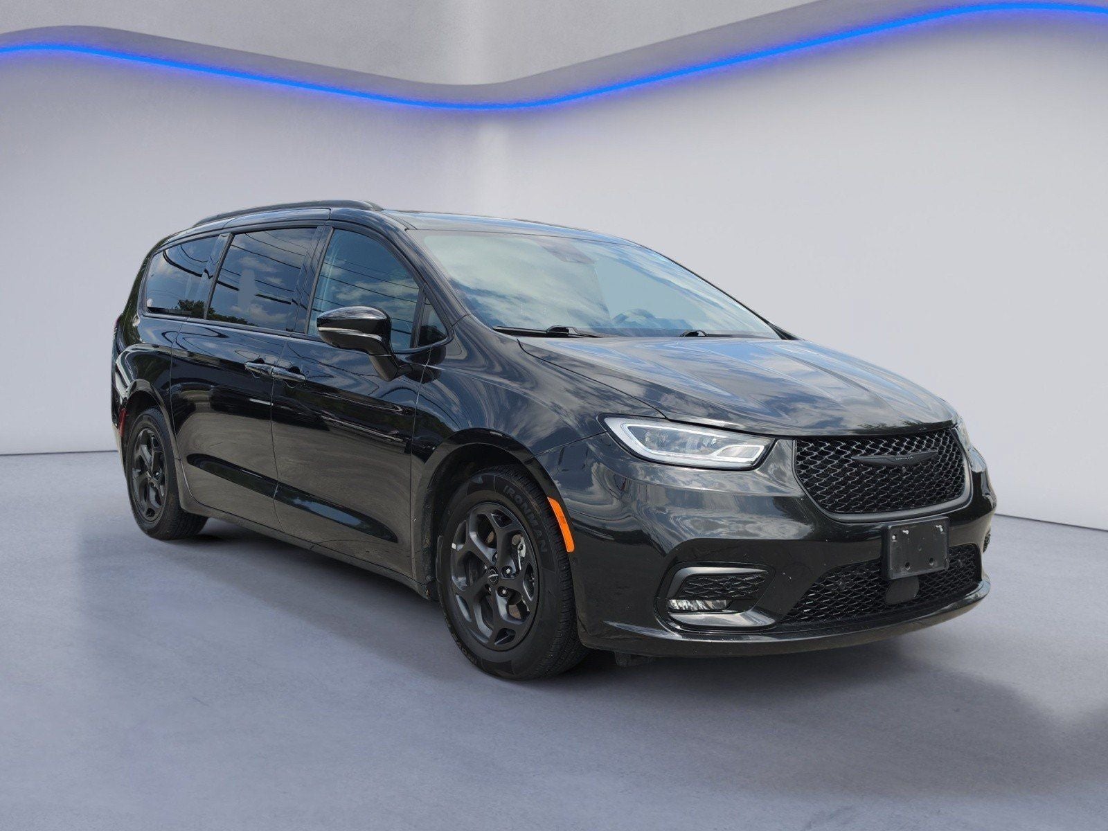 2024 Chrysler Pacifica Hybrid Select Premium S Appearance