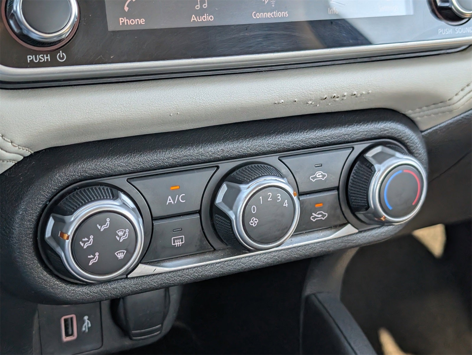 2020 Nissan Versa 1.6 SV