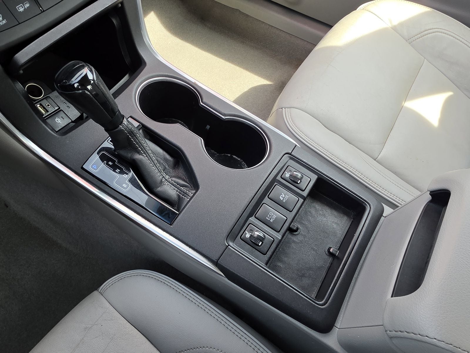 2016 Toyota Camry Hybrid XLE