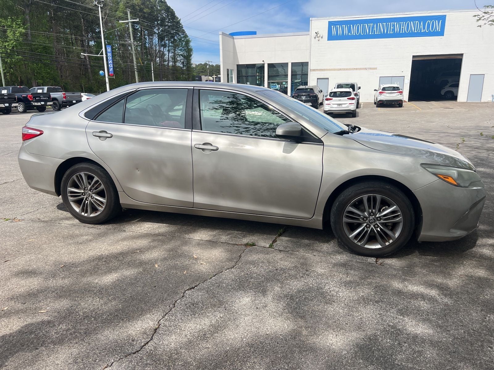 2016 Toyota Camry SE