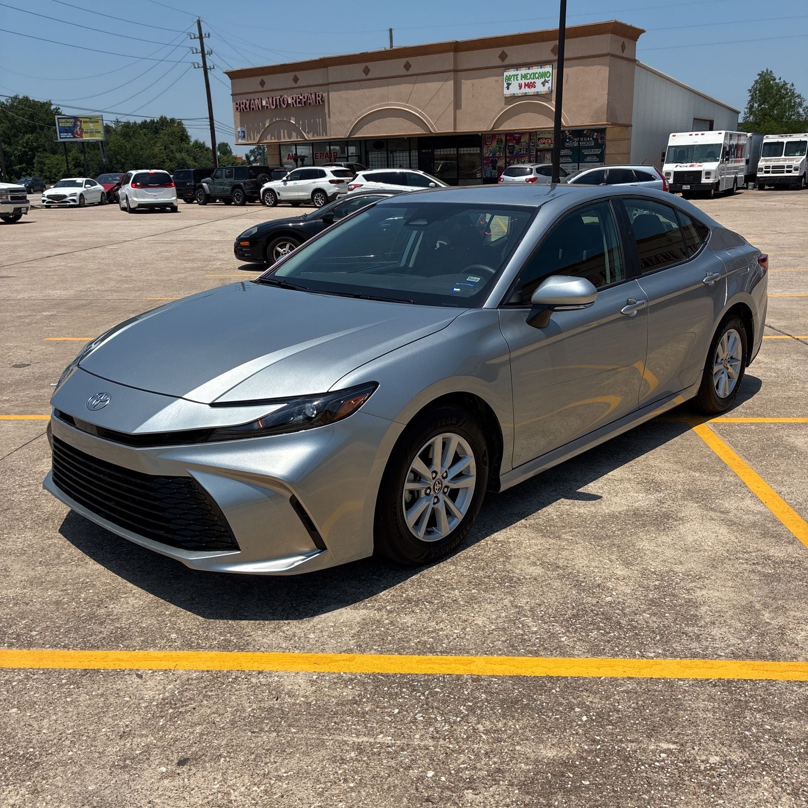 2025 Toyota Camry LE Hybrid's photo