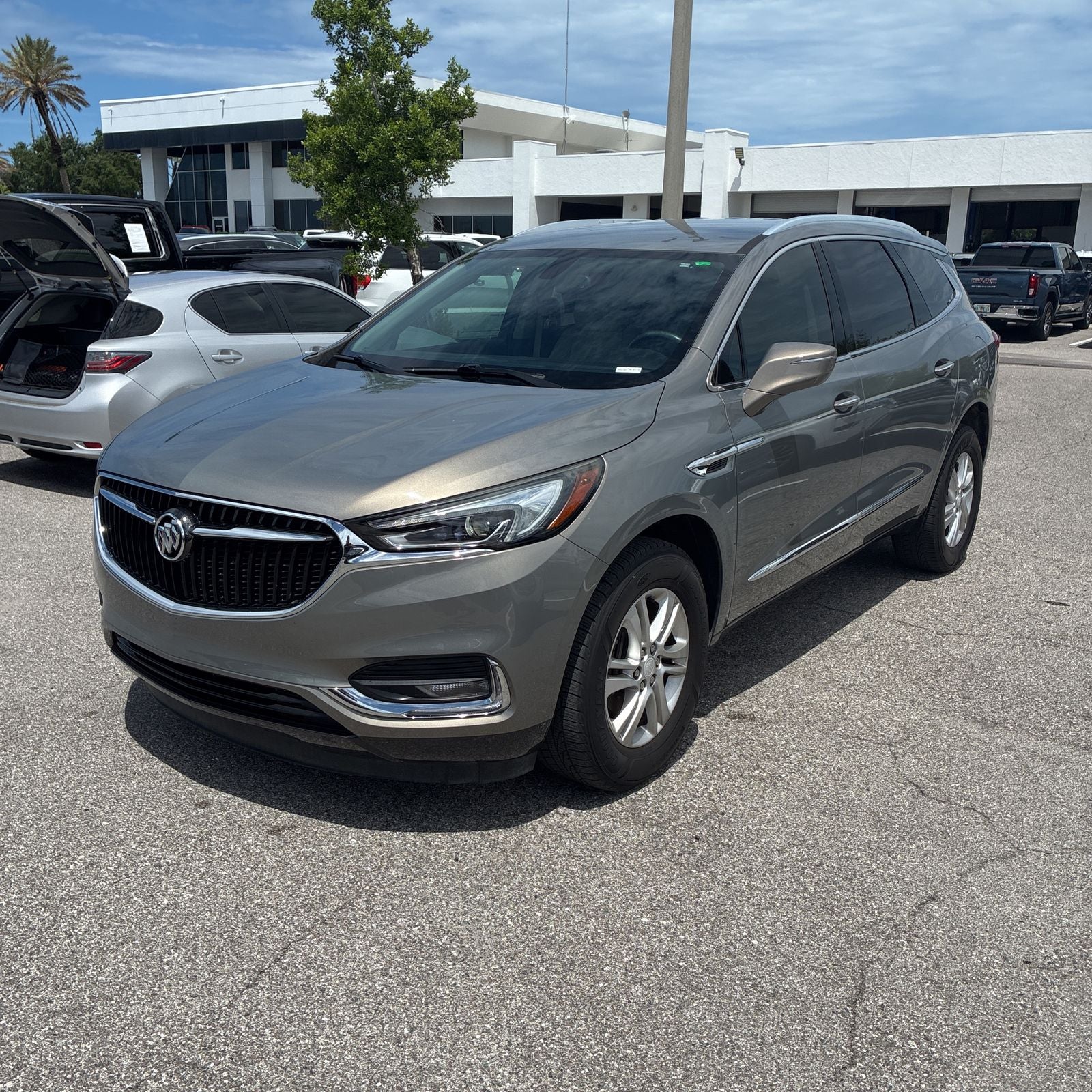 2019 Buick Enclave Essence's photo
