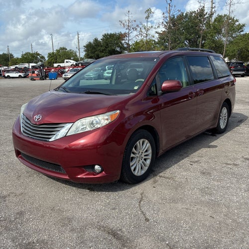 2014 Toyota Sienna XLE 8 Passenger
