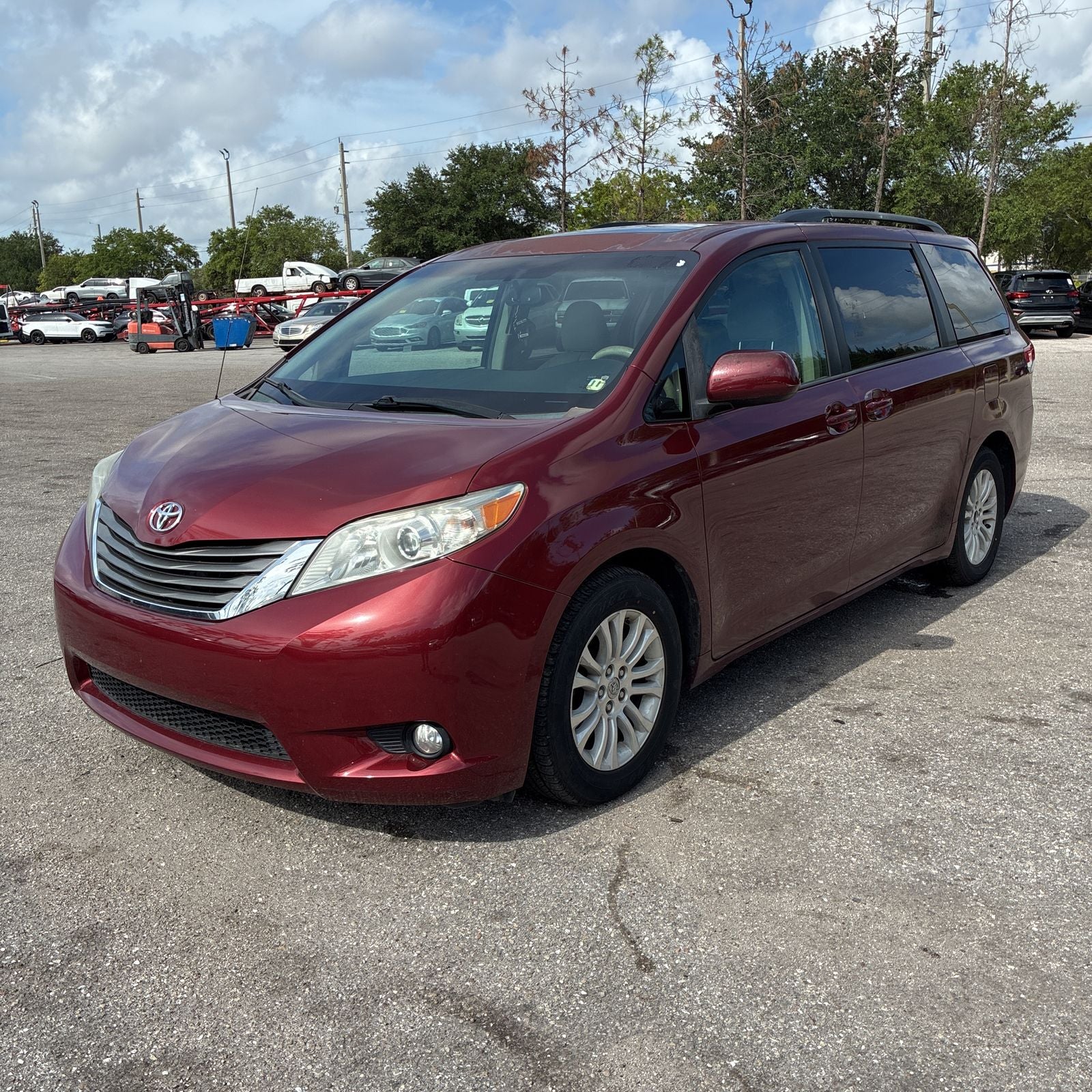 2014 Toyota Sienna XLE 8 Passenger