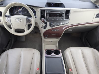 2014 Toyota Sienna XLE 8 Passenger