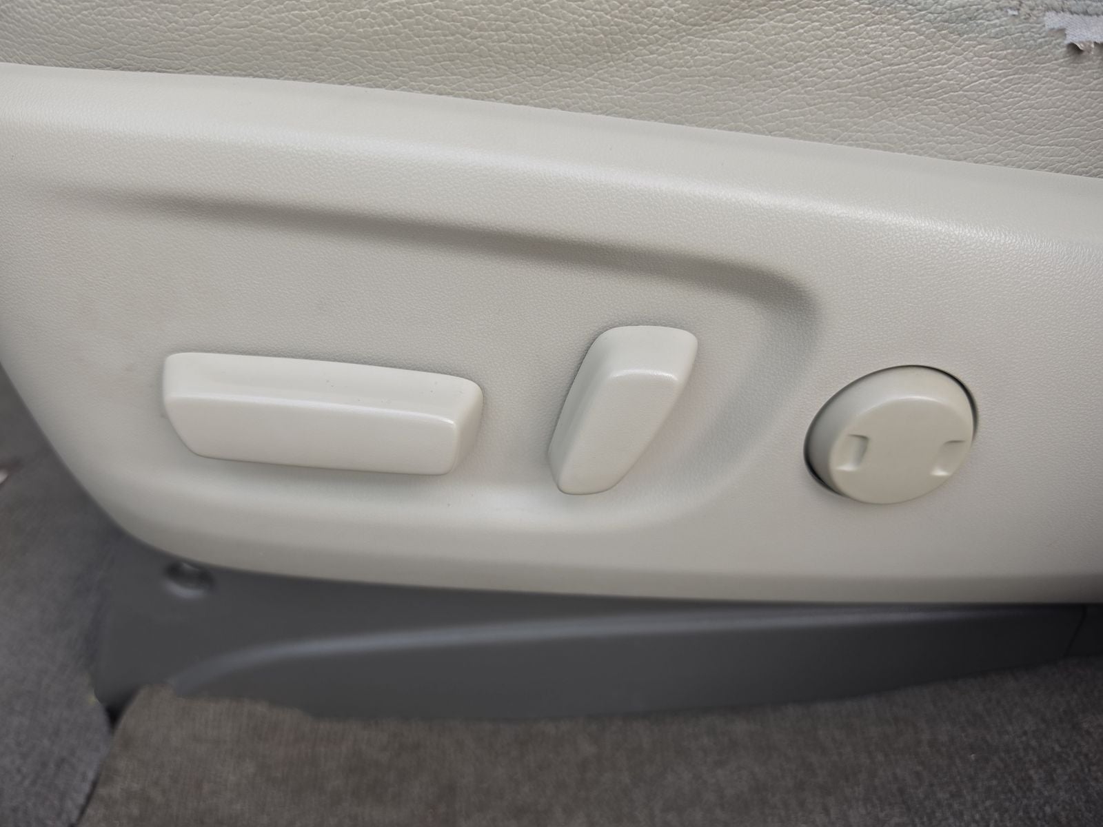 2014 Toyota Sienna XLE 8 Passenger