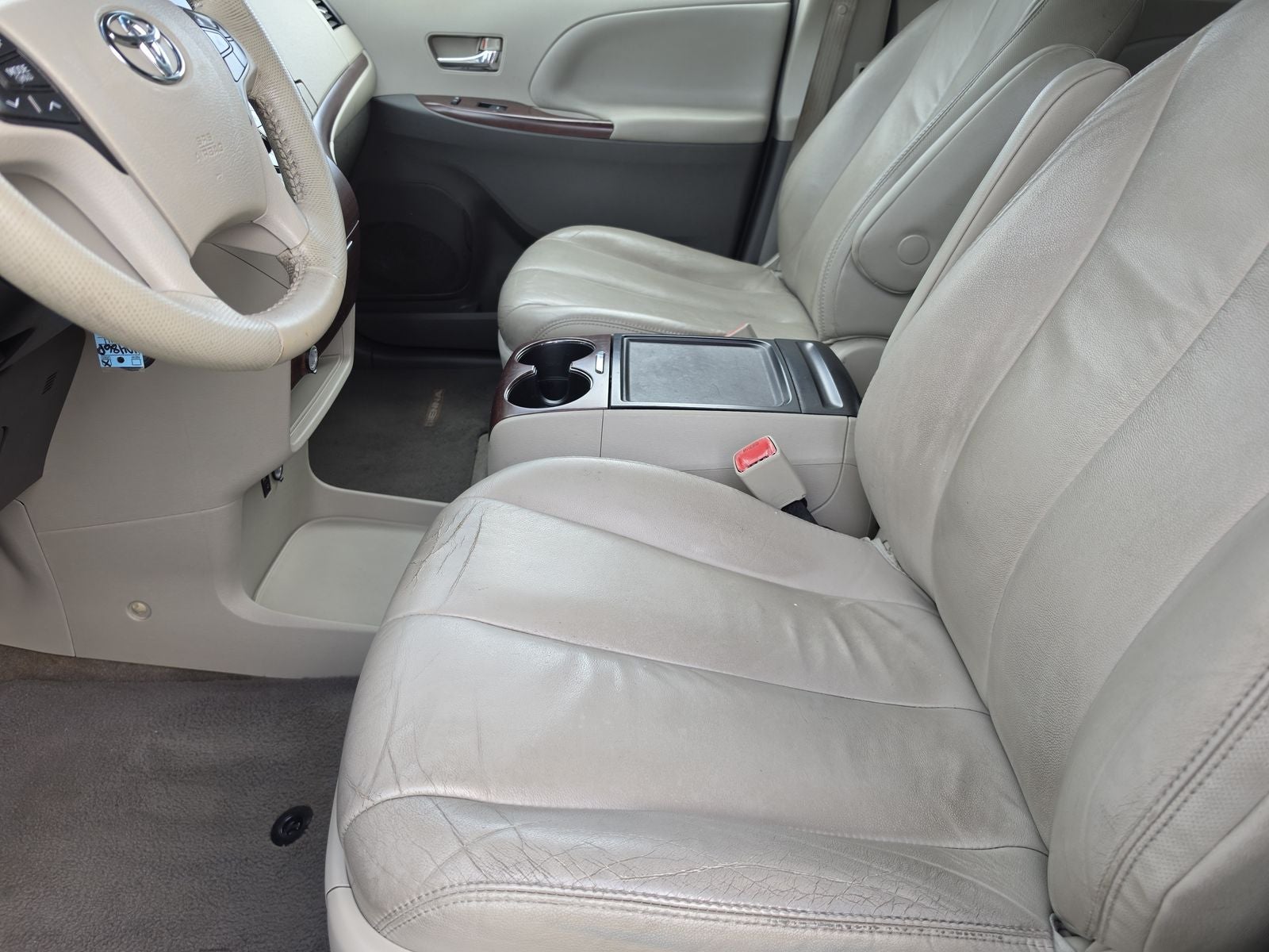 2014 Toyota Sienna XLE 8 Passenger