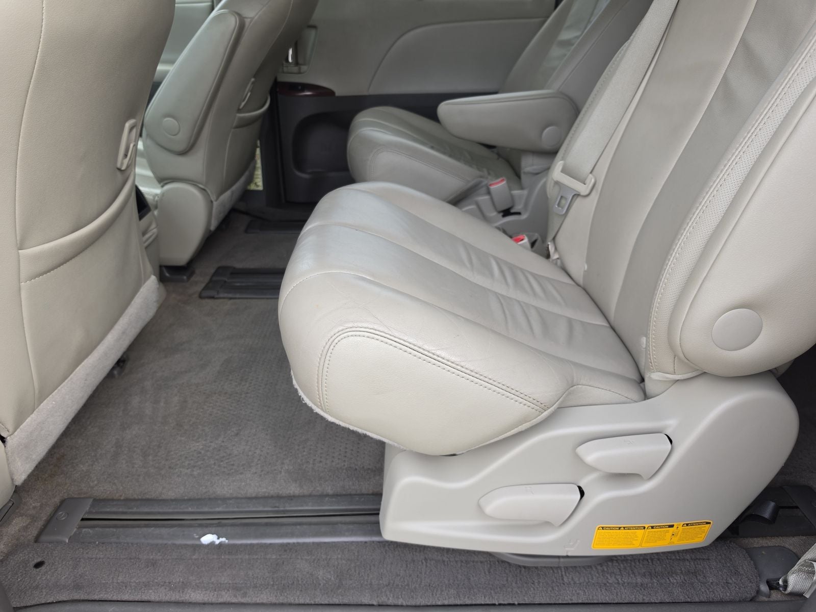 2014 Toyota Sienna XLE 8 Passenger