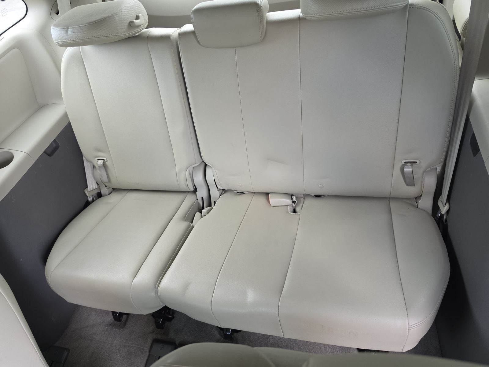 2014 Toyota Sienna XLE 8 Passenger