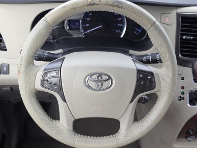 2014 Toyota Sienna XLE 8 Passenger