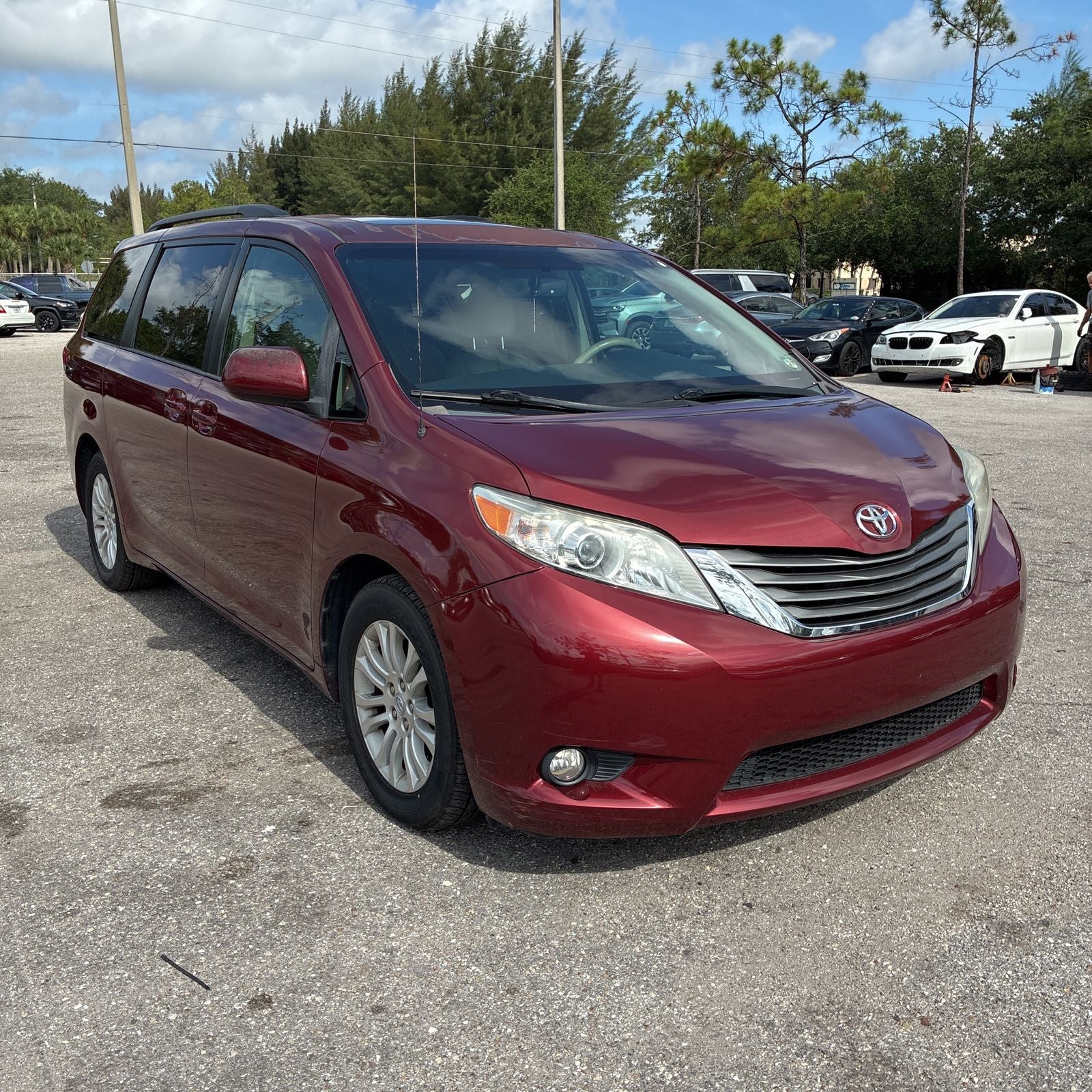 2014 Toyota Sienna XLE 8 Passenger