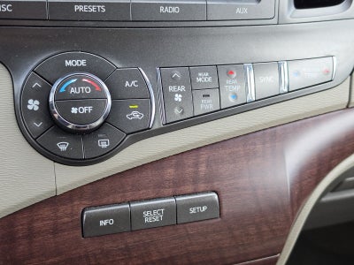 2014 Toyota Sienna XLE 8 Passenger