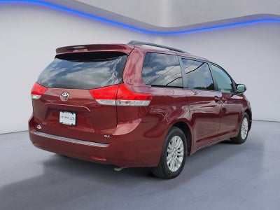 2014 Toyota Sienna XLE 8 Passenger