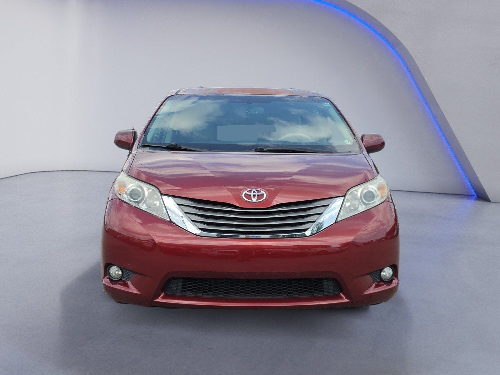 2014 Toyota Sienna XLE 8 Passenger