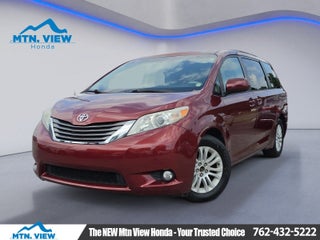 2014 Toyota Sienna XLE 8 Passenger