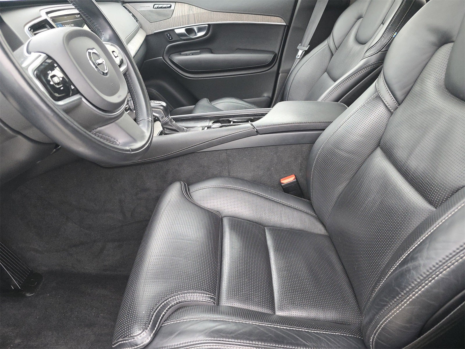 2022 Volvo XC90 T6 Inscription